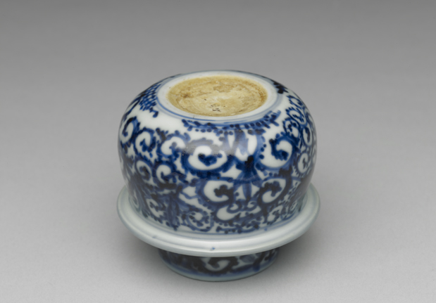 清 十八世紀 青花花卉紋罐